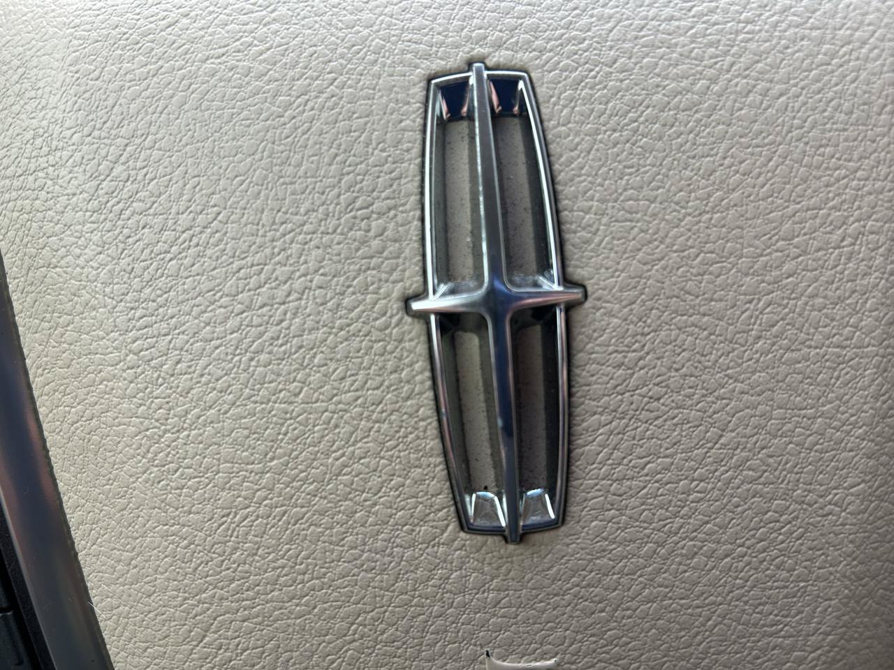 Used 2009 Lincoln MKS AWD image 20