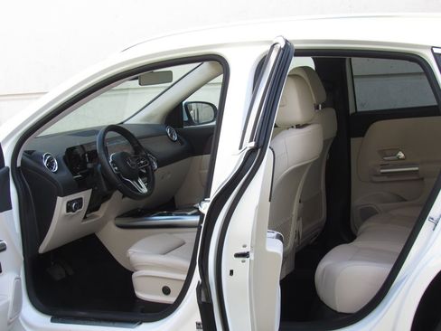 Certified 2023 Mercedes-Benz GLA 250 4MATIC w/ Premium Package image 13