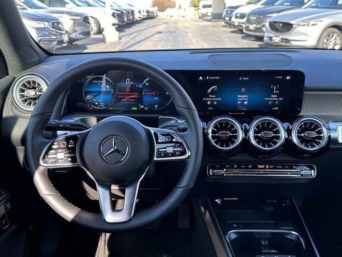 Used 2023 Mercedes-Benz EQB 300 4MATIC image 7