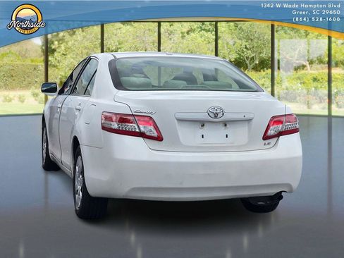 Used 2010 Toyota Camry LE FWD image 5