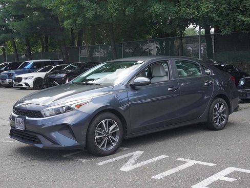 Used 2022 Kia Forte LXS w/ LXS Technology Package FWD image 7