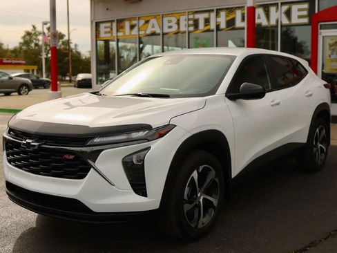 Used 2025 Chevrolet Trax RS w/ Driver Confidence Package image 1