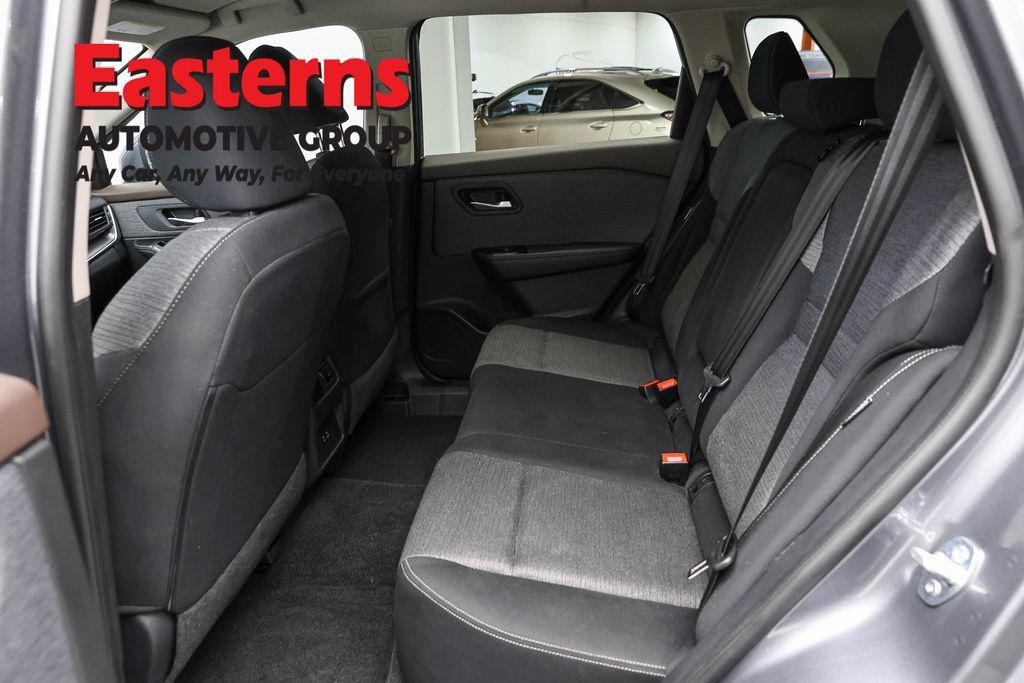Used 2023 Nissan Rogue SV AWD/4WD image 21