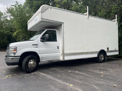 Used 2016 Ford E-350 and Econoline 350 Super Duty w/ Power Windows & Locks Group RWD image 11