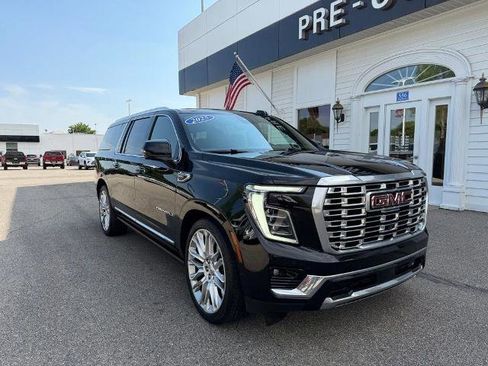 New 2025 GMC Yukon XL Denali w/ Denali Reserve Package AWD/4WD image 3
