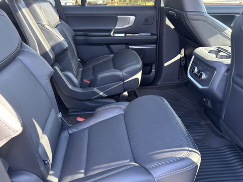 New 2025 Ford Expedition Platinum w/ Driver's Package image 17