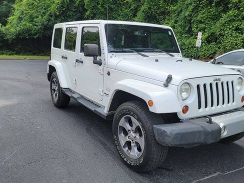 Used 2013 Jeep Wrangler Unlimited Sahara w/ Connectivity Group AWD/4WD image 4