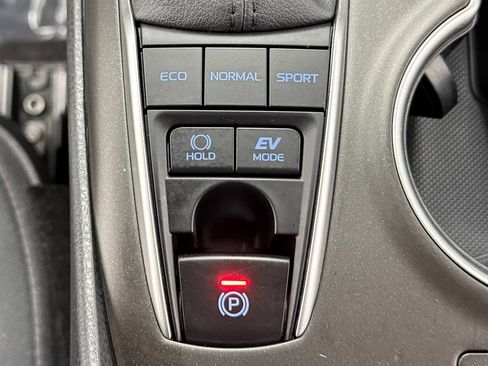 Used 2022 Toyota Camry LE FWD image 23
