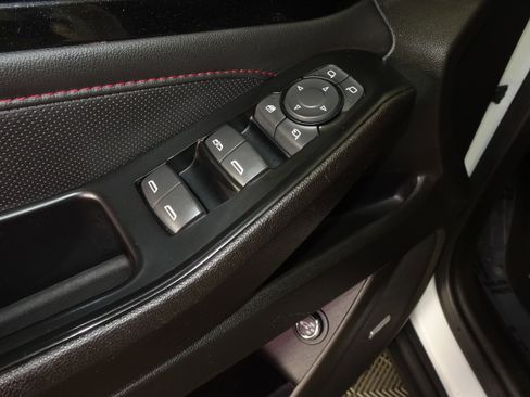 Used 2023 Chevrolet Traverse RS image 51