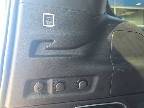 Used 2024 Jeep Wagoneer L 4WD w/ Premium Group I image 13