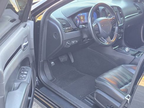 Used 2019 Chrysler 300 S w/ S Model Appearance Package image 4