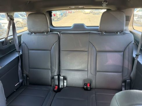 Used 2024 Chevrolet Suburban Z71 w/ Luxury Package image 12