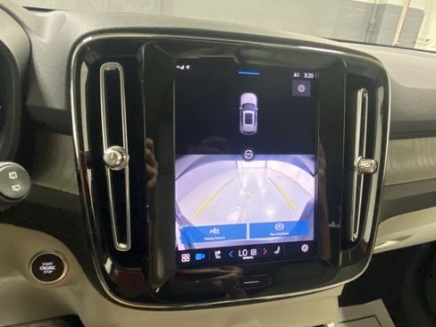 Certified 2024 Volvo XC40 B5 Ultimate w/ Protection Package Premier image 26