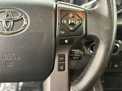 Used 2018 Toyota Tacoma TRD Sport AWD/4WD image 28