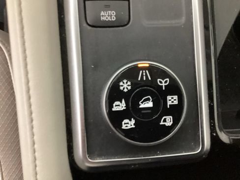 Used 2022 Nissan Pathfinder SL AWD/4WD image 28
