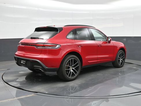 Certified 2024 Porsche Macan AWD/4WD image 7