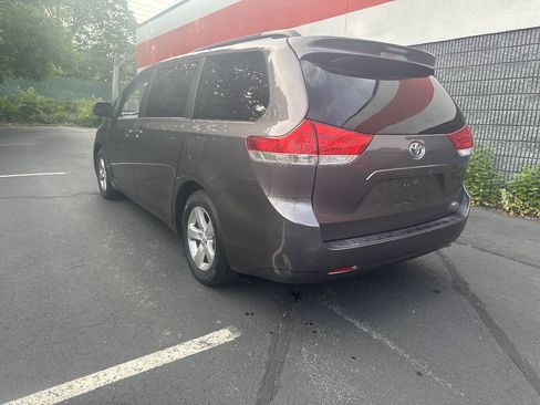 Used 2013 Toyota Sienna LE FWD image 7