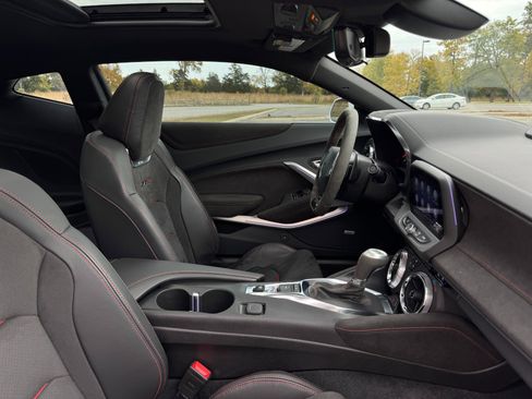 Used 2022 Chevrolet Camaro ZL1 image 31