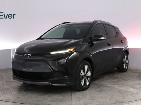 Used 2023 Chevrolet Bolt EUV LT w/ Convenience Package FWD image 2
