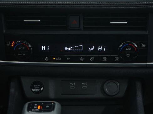 Used 2024 Nissan Rogue SV w/ SV Premium Package image 19