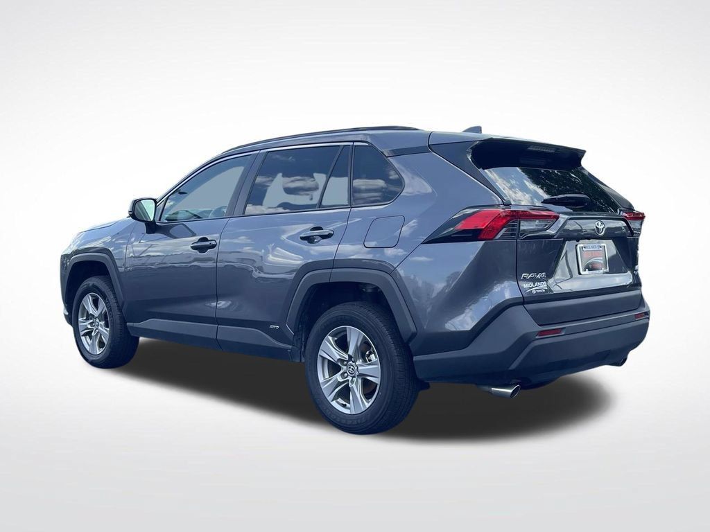 Used 2025 Toyota RAV4 LE AWD/4WD image 4