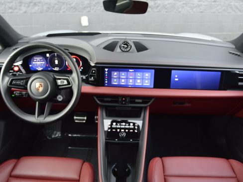 Certified 2025 Porsche Macan 4S Electric AWD/4WD image 12