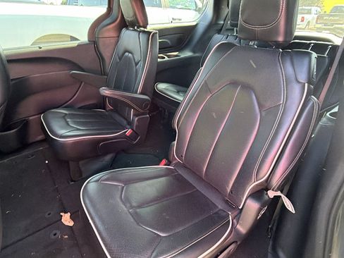 Used 2025 Chrysler Pacifica Limited FWD image 23