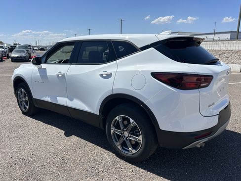 Used 2025 Chevrolet Blazer LT FWD image 3