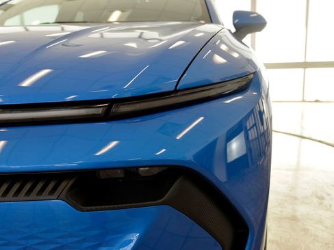 Used 2025 Chevrolet Equinox EV LT w/ Convenience Package II image 11