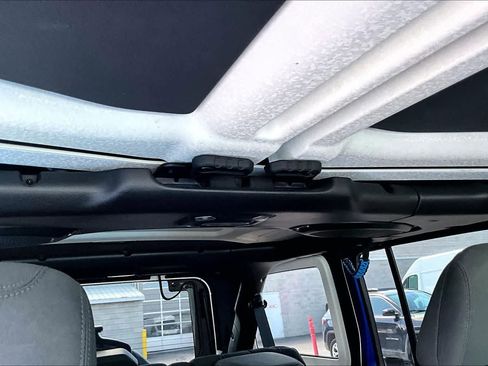 Used 2018 Jeep Wrangler Unlimited Rubicon AWD/4WD image 30