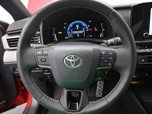 Used 2025 Toyota Camry SE w/ Convenience Package FWD image 22