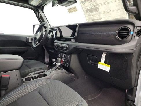 New 2024 Jeep Wrangler Unlimited Rubicon 4xe w/ Convenience Group image 31