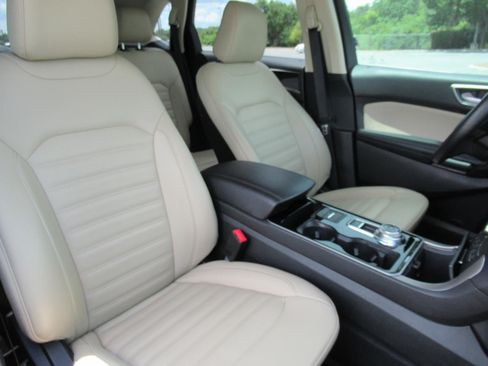 Used 2020 Ford Edge SEL w/ Convenience Package FWD image 9