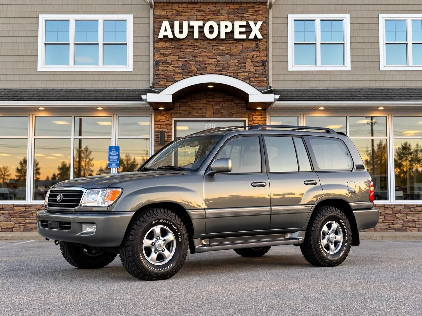 Used 2002 Toyota Land Cruiser w/ Convenience Pkg AWD/4WD image 1