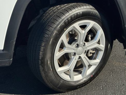 Used 2024 Jeep Compass Latitude AWD/4WD image 9