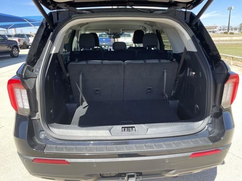 Used 2025 Ford Explorer Active AWD/4WD image 26