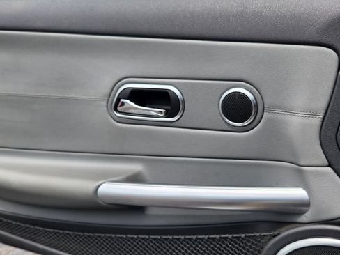 Used 2005 Chrysler Crossfire Limited RWD image 25