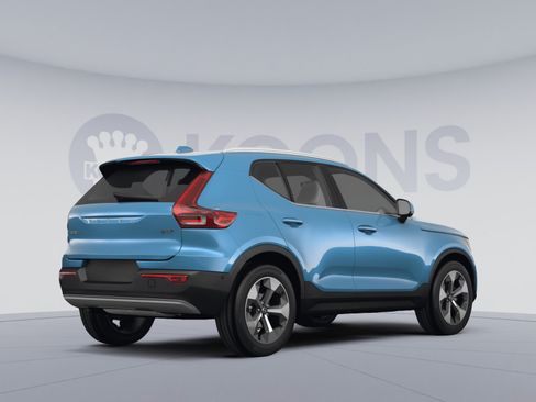 Used 2023 Volvo XC40 B5 Plus w/ Driver Assist Package AWD/4WD image 4