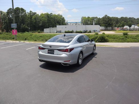 Used 2020 Lexus ES 350 w/ Accessory Package FWD image 11
