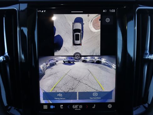 Used 2025 Volvo XC60 B5 Plus image 26