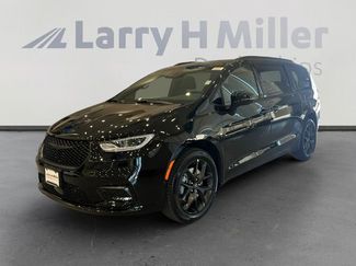 New 2026 Chrysler Pacifica Limited video 1