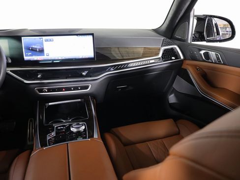 Used 2026 BMW X7 M60i image 45