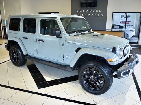 Used 2024 Jeep Wrangler Unlimited Sahara w/ Technology Group AWD/4WD image 7
