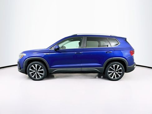Used 2023 Volkswagen Taos SE w/ Panoramic Sunroof Package AWD/4WD image 4