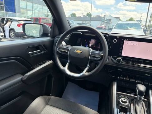 Used 2023 Chevrolet Colorado LT AWD/4WD image 8