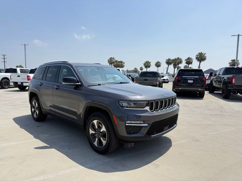 Used 2022 Jeep Grand Cherokee Limited 4xe w/ Luxury Tech Group II AWD/4WD image 4