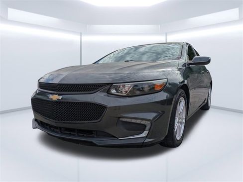 Used 2017 Chevrolet Malibu LT image 8