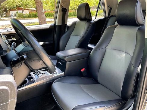 Used 2017 Toyota 4Runner SR5 Premium image 18