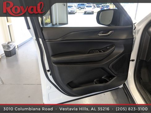 Used 2024 Jeep Grand Cherokee L Altitude RWD image 18