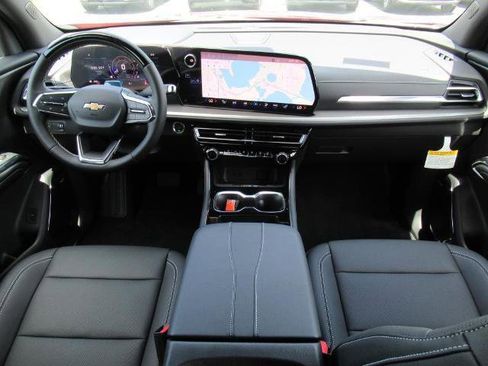 New 2025 Chevrolet Traverse LT w/ Enhanced Driving Package image 11